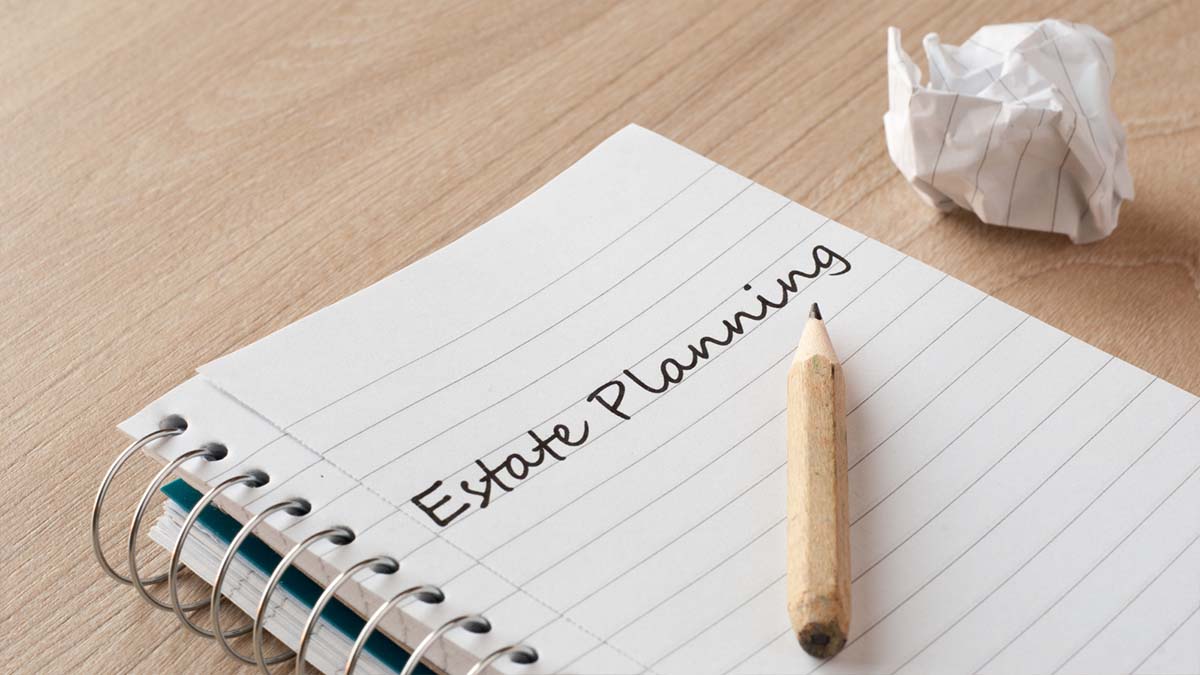 notebook with estate planning mistakes to avoid